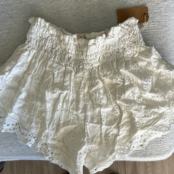 Surf Gypsy White Ruffle Shorts - Picture 6 of 10